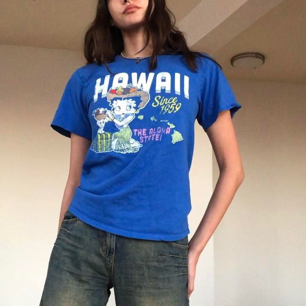 Insane y2k style Betty Boop Hawaii graphic tee 💙